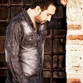 Mutlu Ol Diyorsun Sensiz Olur Mu