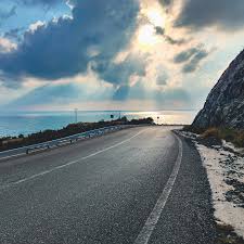 Yollardayım